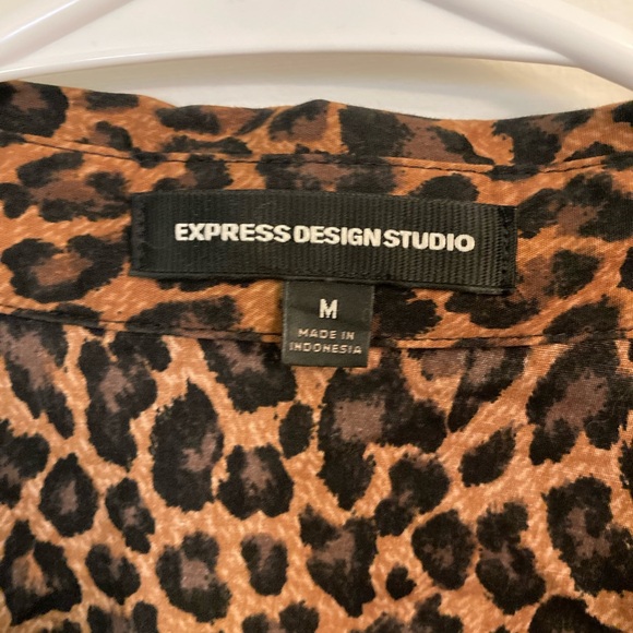 Express brand. Leopard print wrap top -Med - Picture 4 of 11